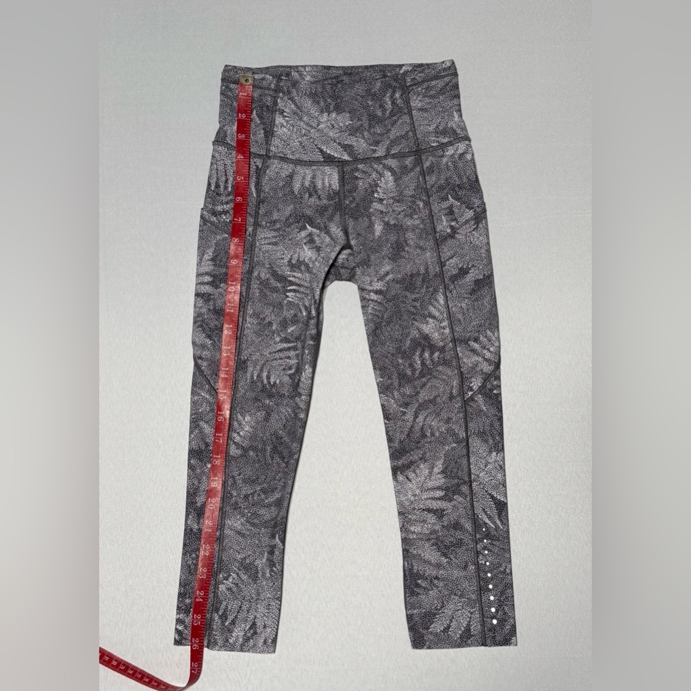 High-Rise Tropical Fern Print Lululemon Gray Crop Leggings Size 4 - Picture 9 of 12